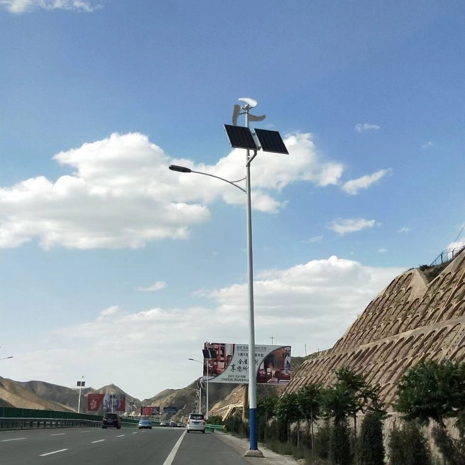 太原10米風(fēng)光互補太陽能路燈